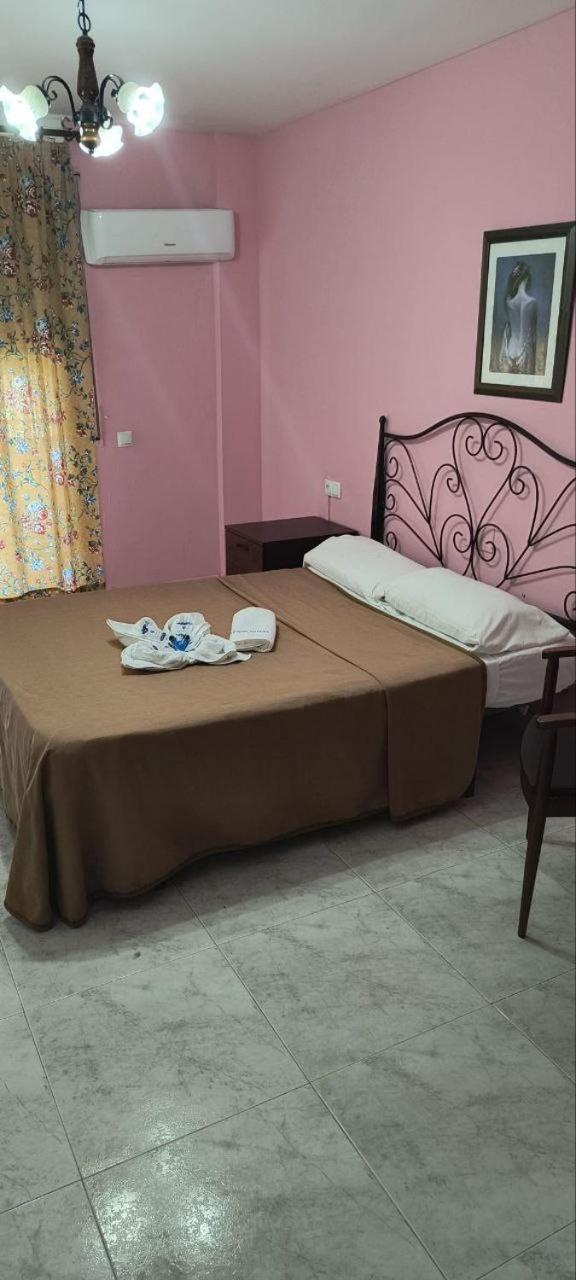 Hostal Europa Tarragona Esterno foto