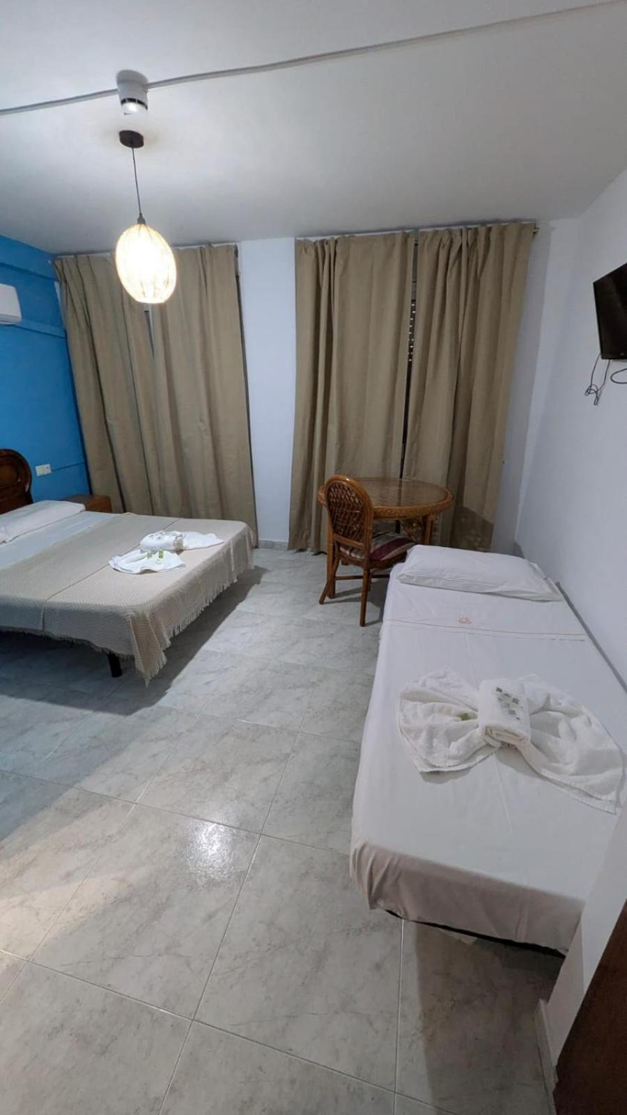 Hostal Europa Tarragona Esterno foto