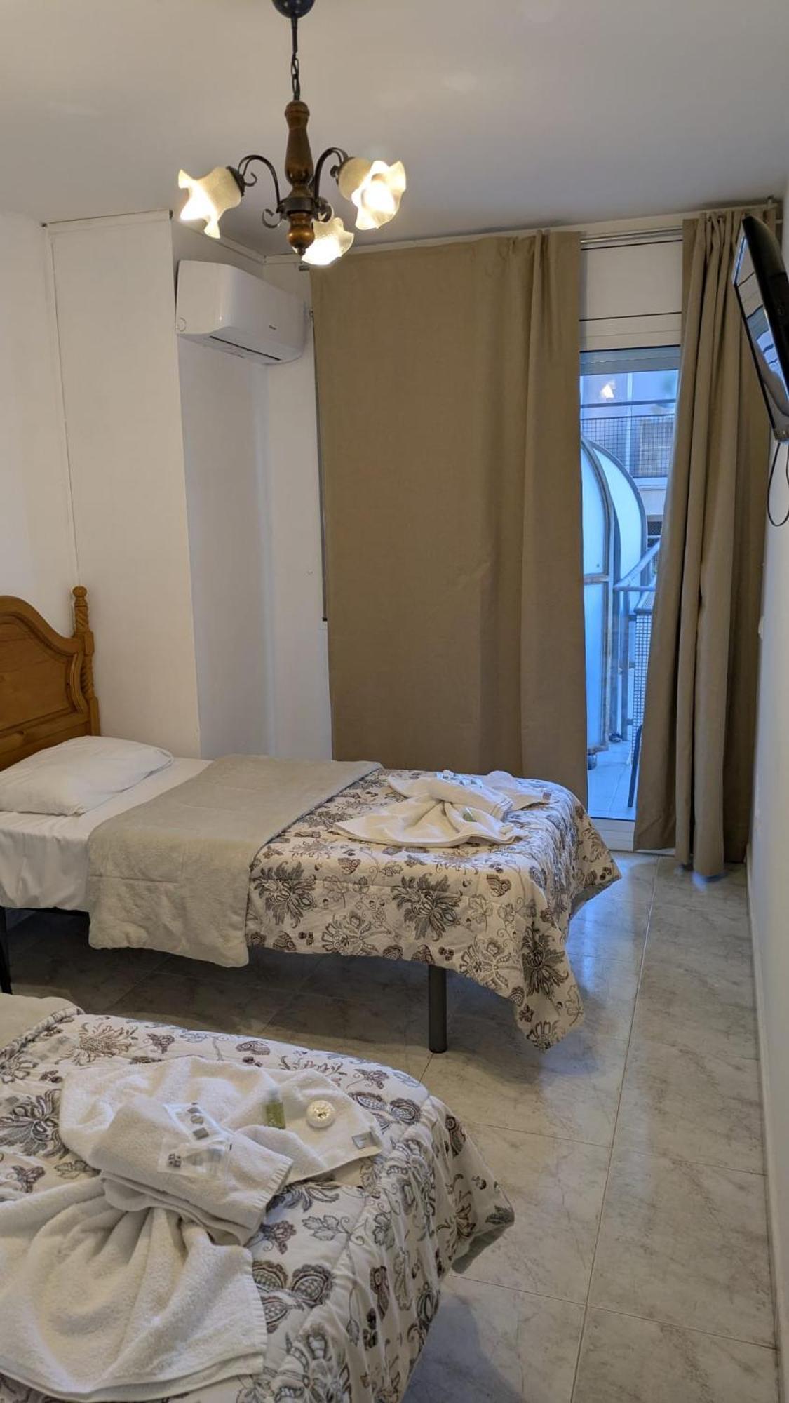 Hostal Europa Tarragona Esterno foto